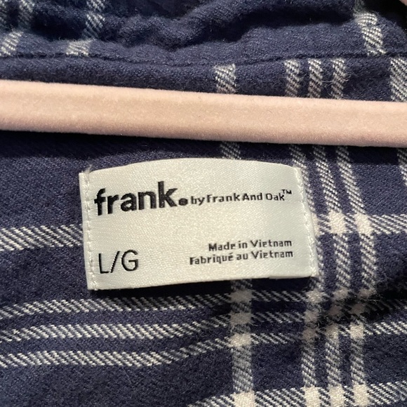 Women’s plaid button up - Picture 2 of 3